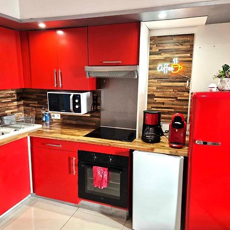 02 - Tres Joli 2 Pieces Avec 3 Lits Pouvant Accueillir Jusqu'A 5 Personnes, Situe Au Rdc Avec Entree Independante, Une Place De Parking Reservee Devant L'Entree Et Terrasse Sur L'Arriere Donnant Sur Parc Arbore, Tout Le Linge De Maison Est Fourni Razac-sur-lʼIsle Exterior foto