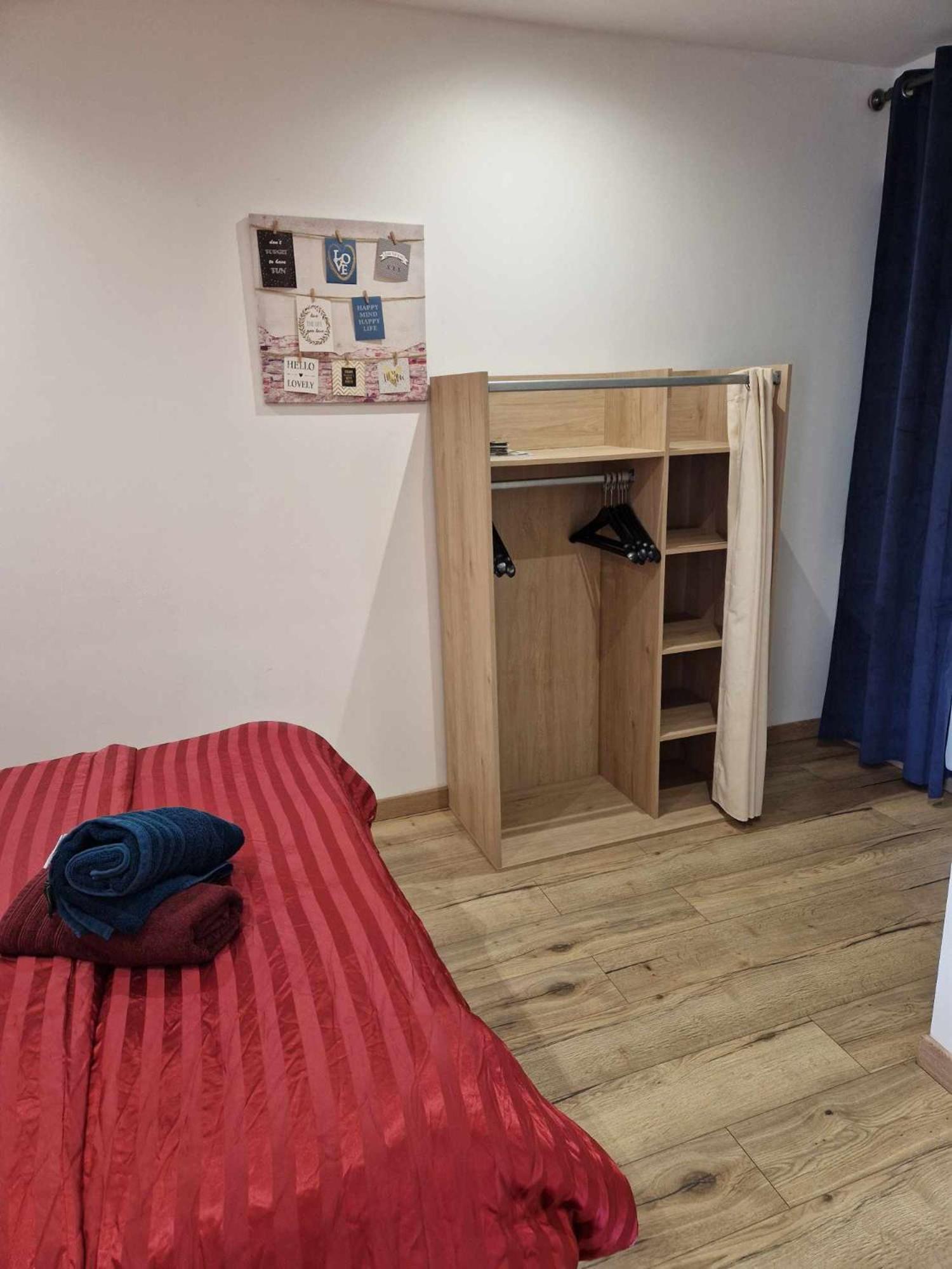 02 - Tres Joli 2 Pieces Avec 3 Lits Pouvant Accueillir Jusqu'A 5 Personnes, Situe Au Rdc Avec Entree Independante, Une Place De Parking Reservee Devant L'Entree Et Terrasse Sur L'Arriere Donnant Sur Parc Arbore, Tout Le Linge De Maison Est Fourni Razac-sur-lʼIsle Exterior foto