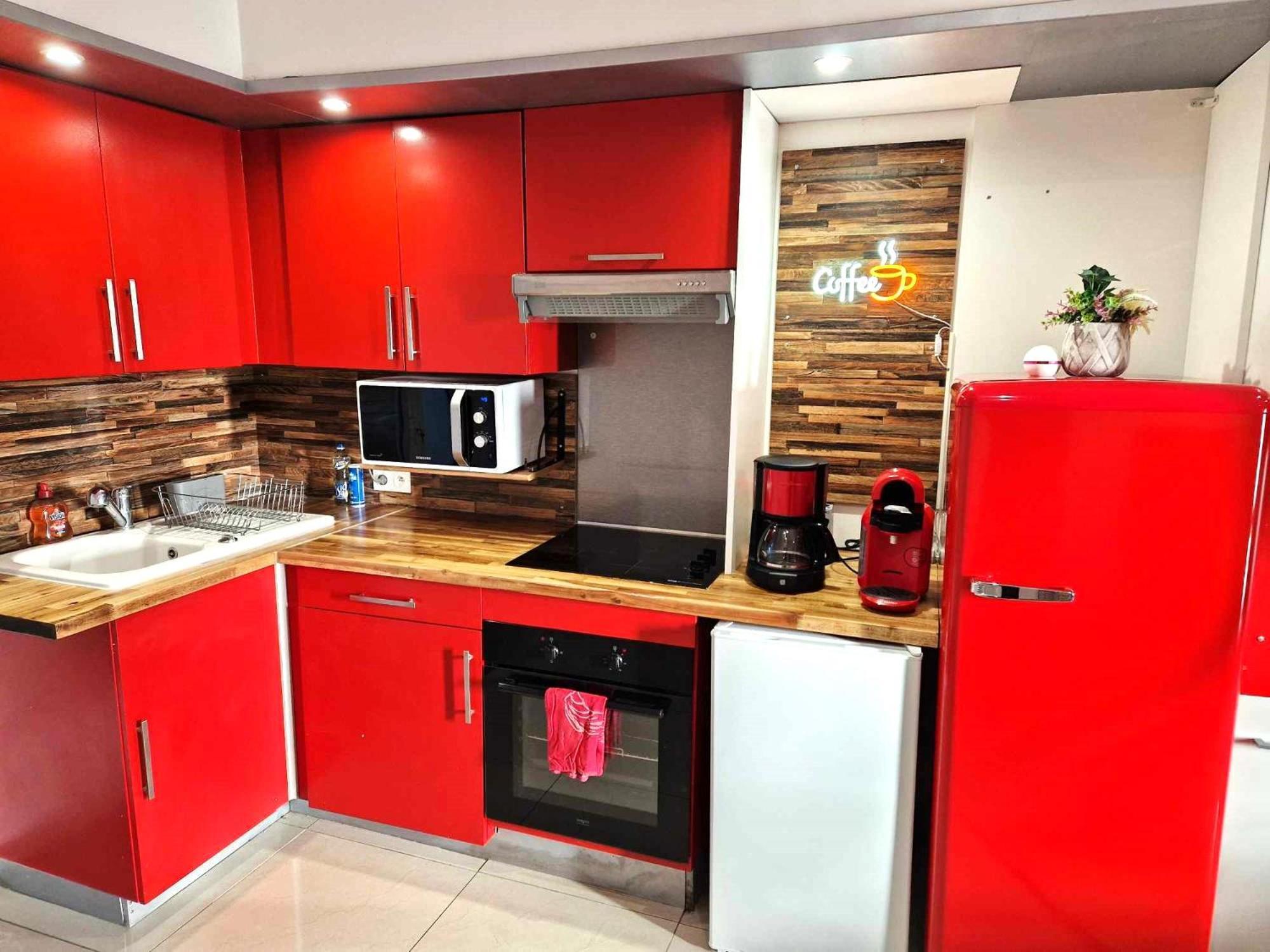 02 - Tres Joli 2 Pieces Avec 3 Lits Pouvant Accueillir Jusqu'A 5 Personnes, Situe Au Rdc Avec Entree Independante, Une Place De Parking Reservee Devant L'Entree Et Terrasse Sur L'Arriere Donnant Sur Parc Arbore, Tout Le Linge De Maison Est Fourni Razac-sur-lʼIsle Exterior foto